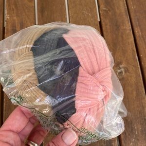 Sealed bag of 4 headbands